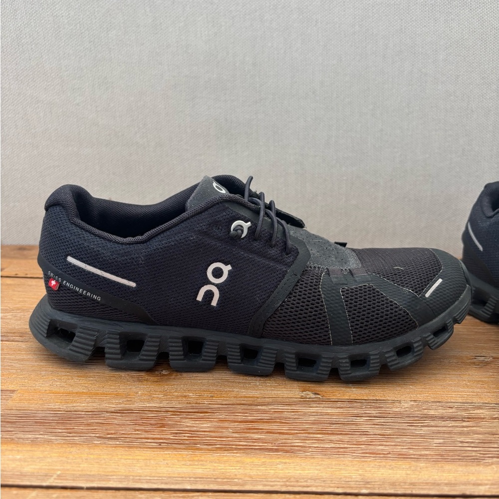 ON women’s cloud 5 running shoe